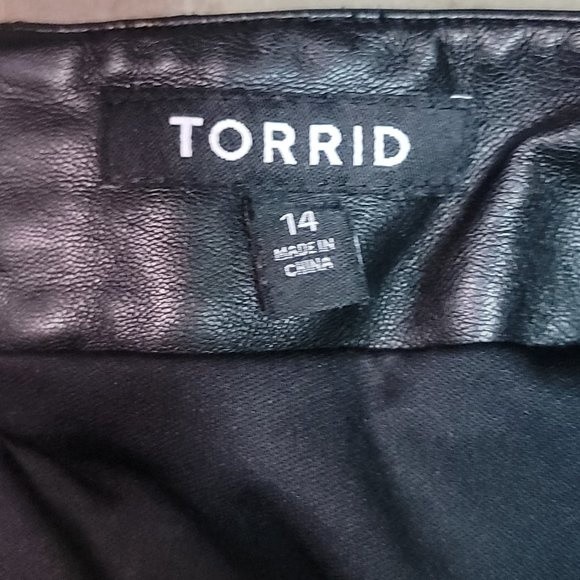 Torrid Hummingbird Faux Leather Waist Skirt Size 14 - Picture 6 of 6